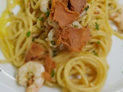 Spaghetti con bottarga e gambero